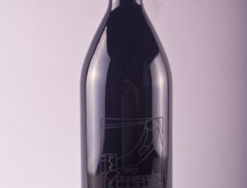 Botella de vino Azul Tallada