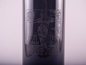 Botella de vino Azul Tallada